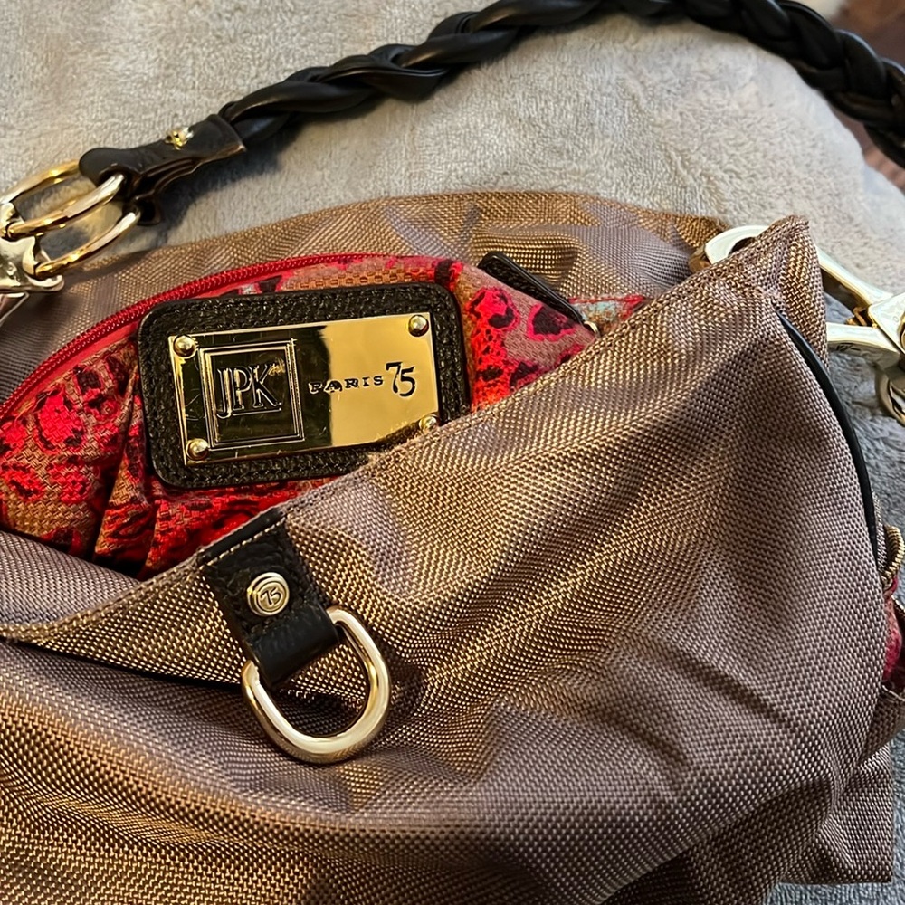 Chic Shoulder Bag with Leather Strap